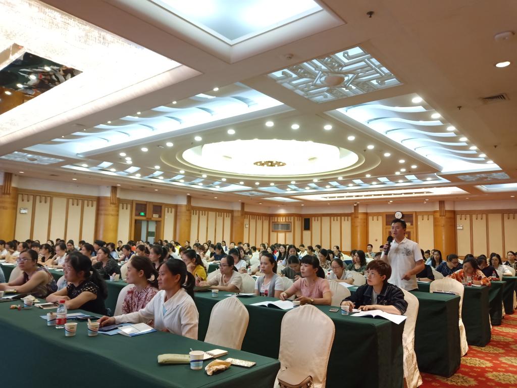 与学员互动中 与学员互动中